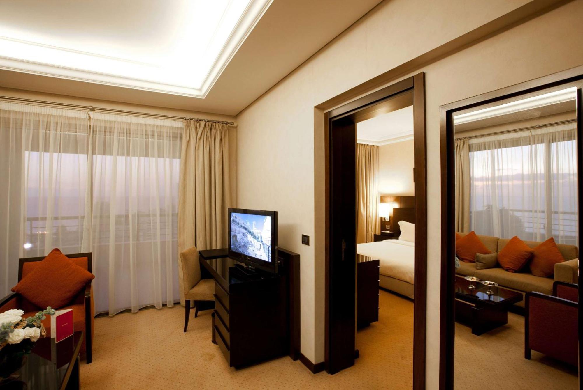 Ramada Plaza By Wyndham Beirut Raouche Hotel Eksteriør billede