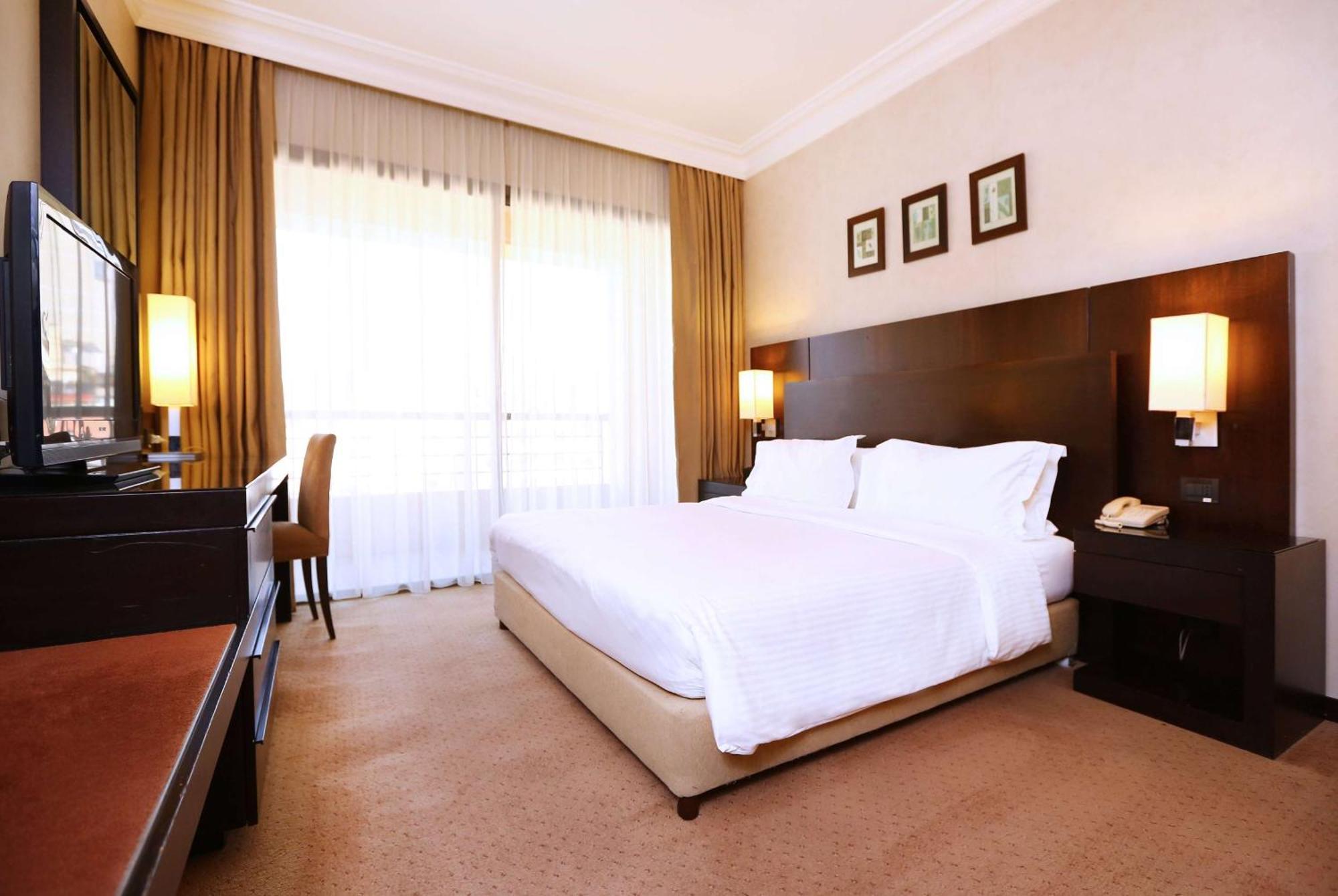 Ramada Plaza By Wyndham Beirut Raouche Hotel Eksteriør billede