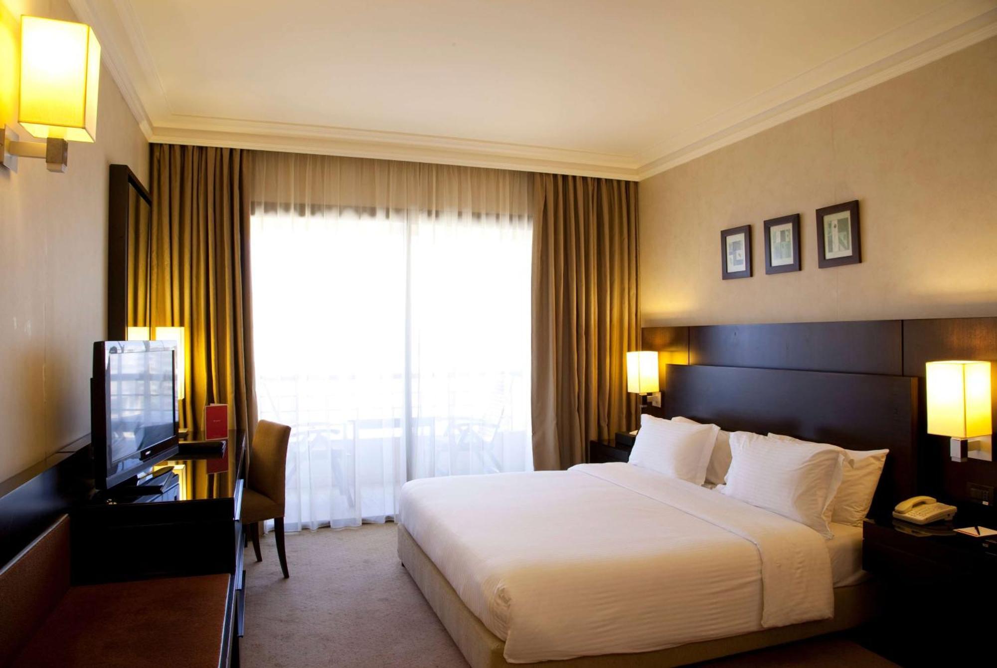 Ramada Plaza By Wyndham Beirut Raouche Hotel Eksteriør billede