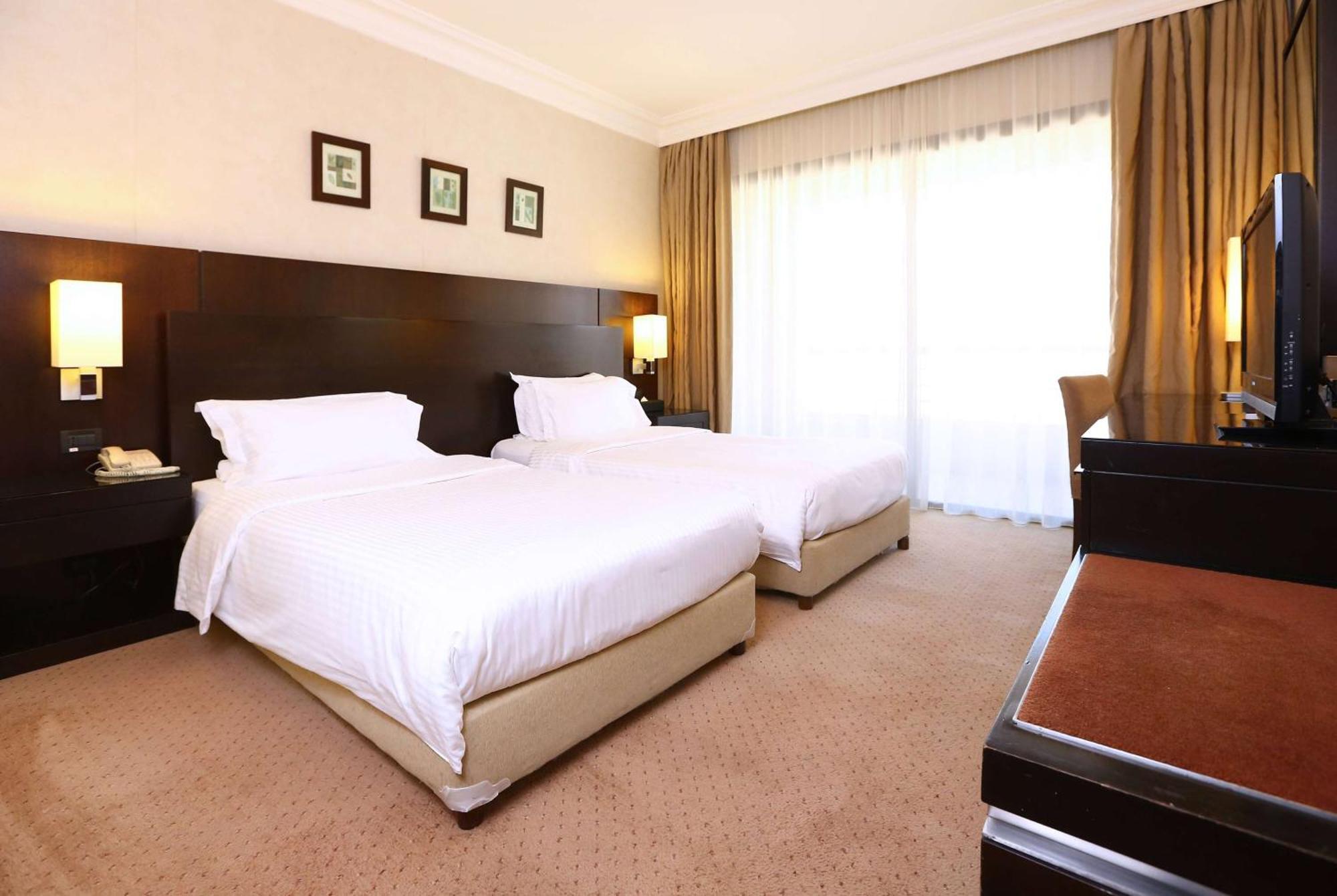 Ramada Plaza By Wyndham Beirut Raouche Hotel Eksteriør billede