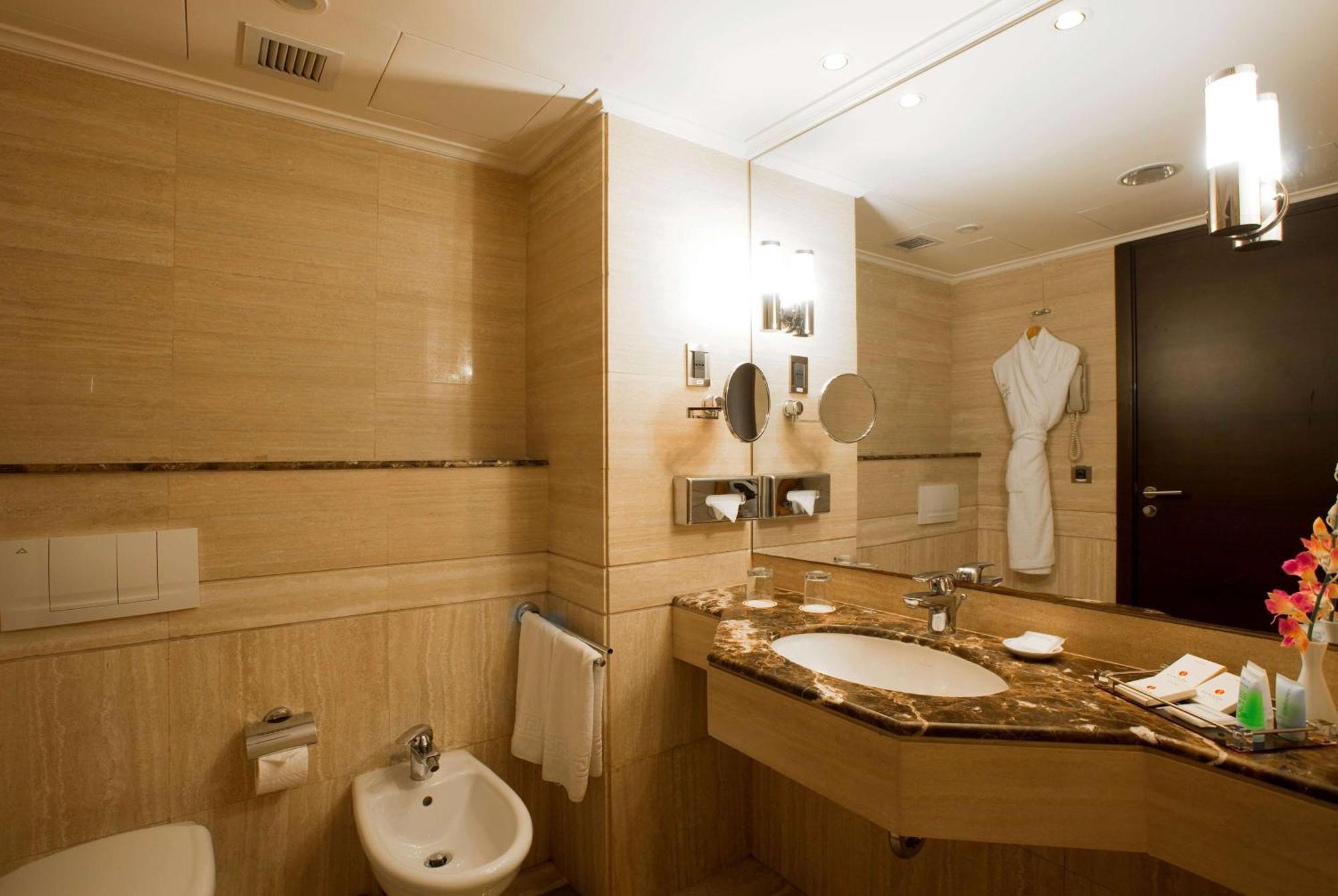 Ramada Plaza By Wyndham Beirut Raouche Hotel Eksteriør billede