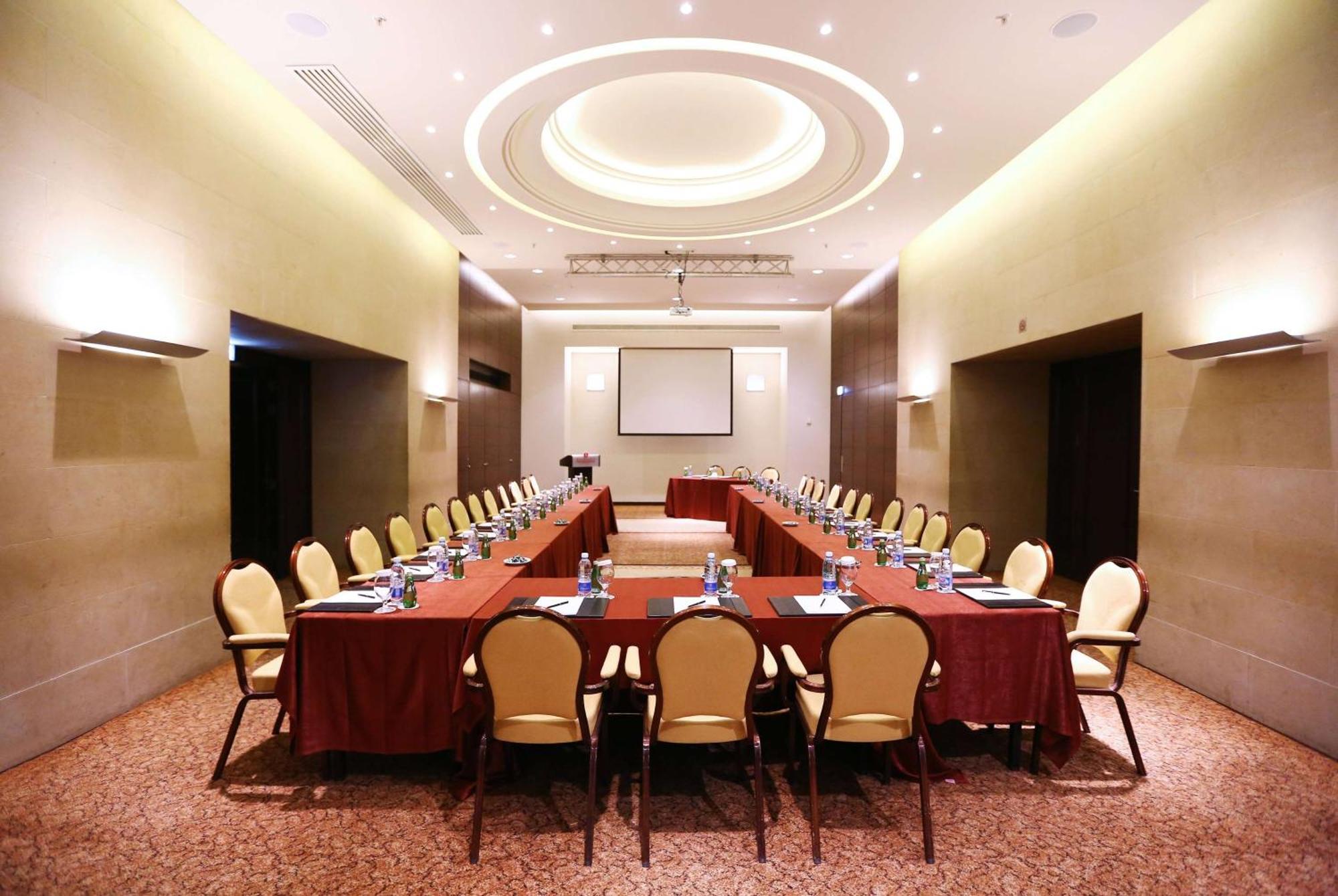Ramada Plaza By Wyndham Beirut Raouche Hotel Eksteriør billede