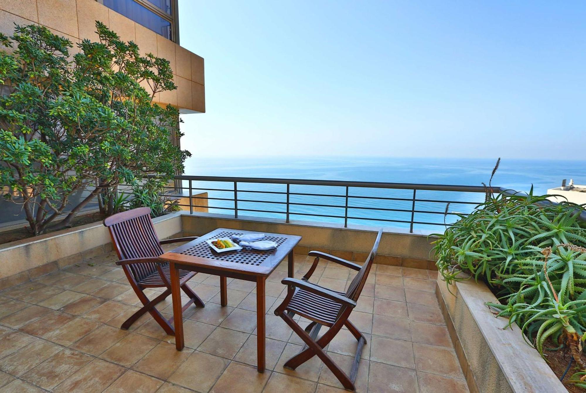 Ramada Plaza By Wyndham Beirut Raouche Hotel Eksteriør billede