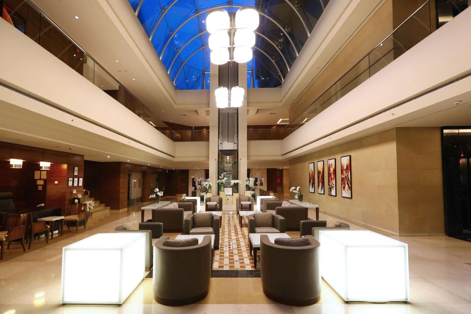 Ramada Plaza By Wyndham Beirut Raouche Hotel Eksteriør billede