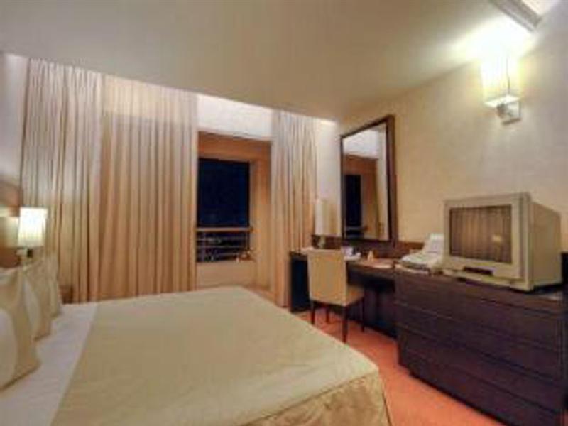 Ramada Plaza By Wyndham Beirut Raouche Hotel Eksteriør billede
