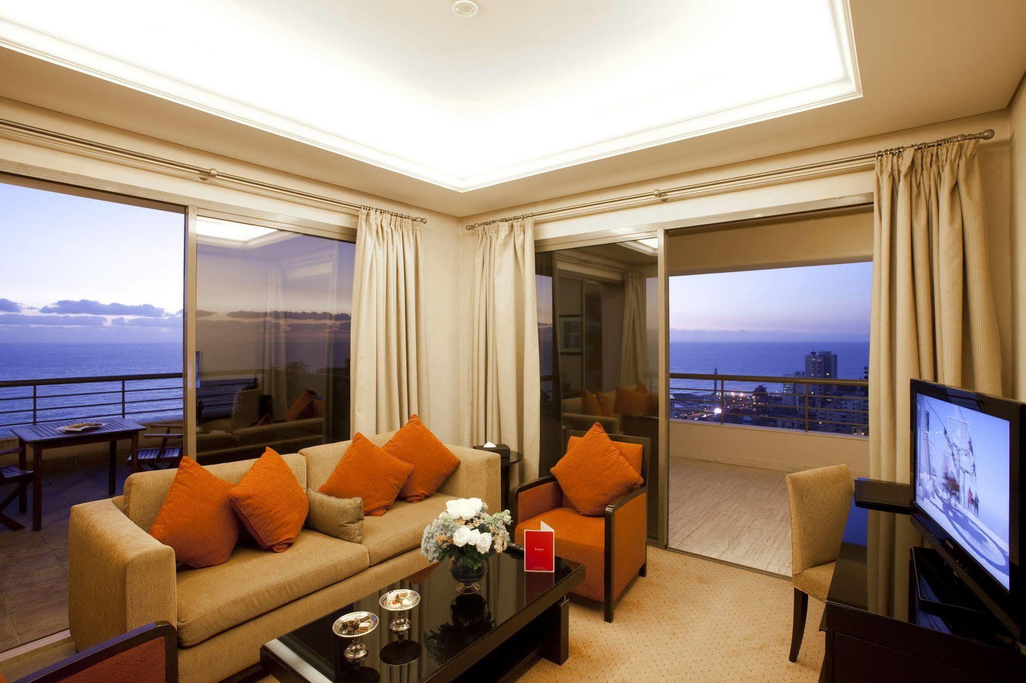 Ramada Plaza By Wyndham Beirut Raouche Hotel Eksteriør billede