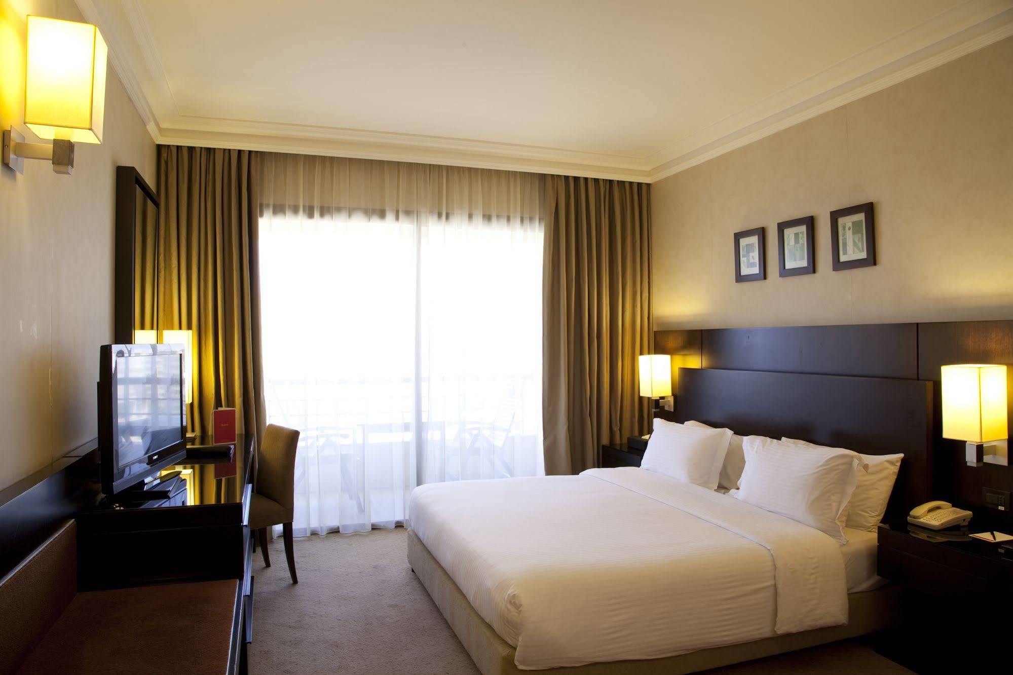 Ramada Plaza By Wyndham Beirut Raouche Hotel Eksteriør billede