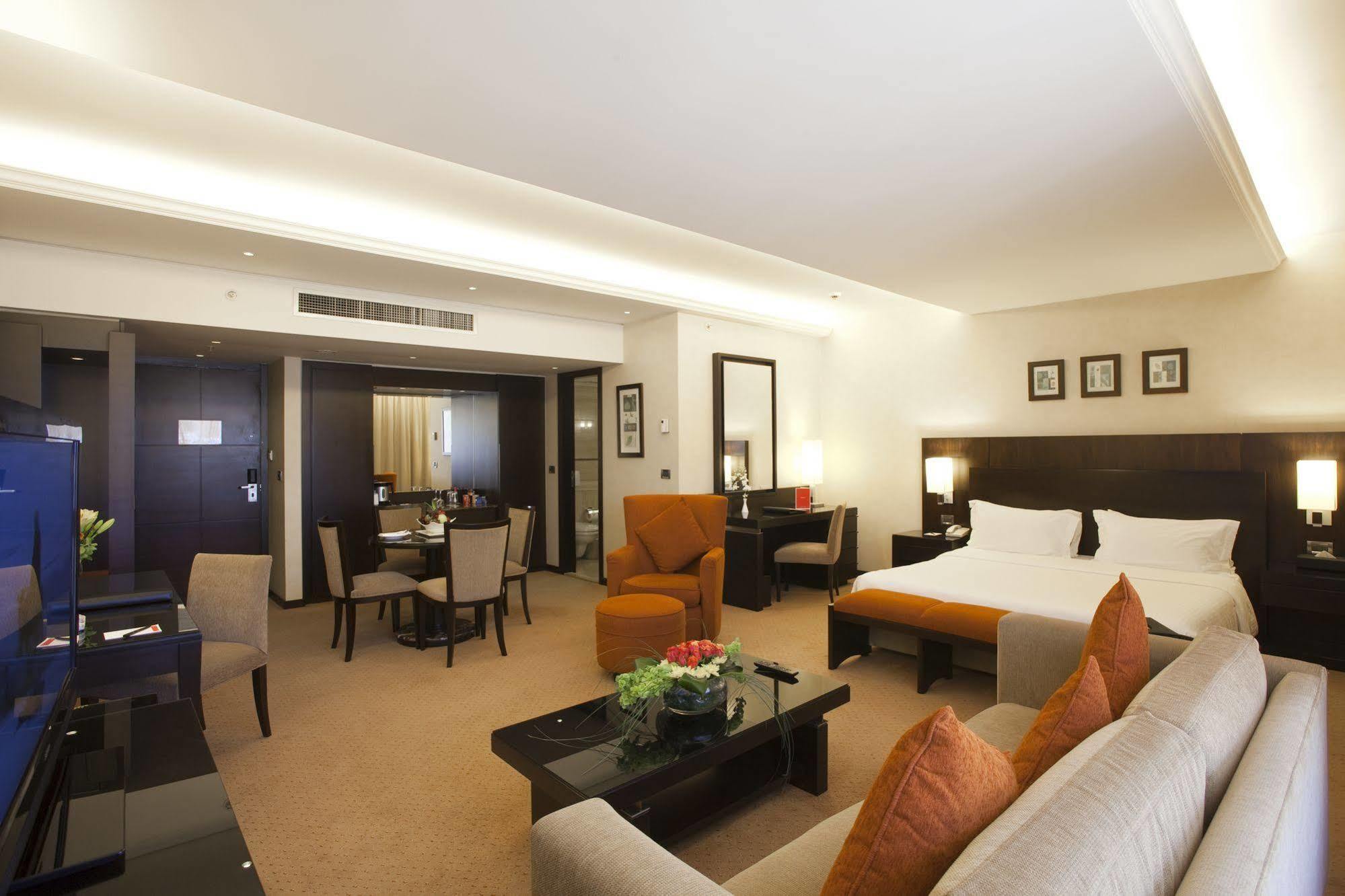 Ramada Plaza By Wyndham Beirut Raouche Hotel Eksteriør billede