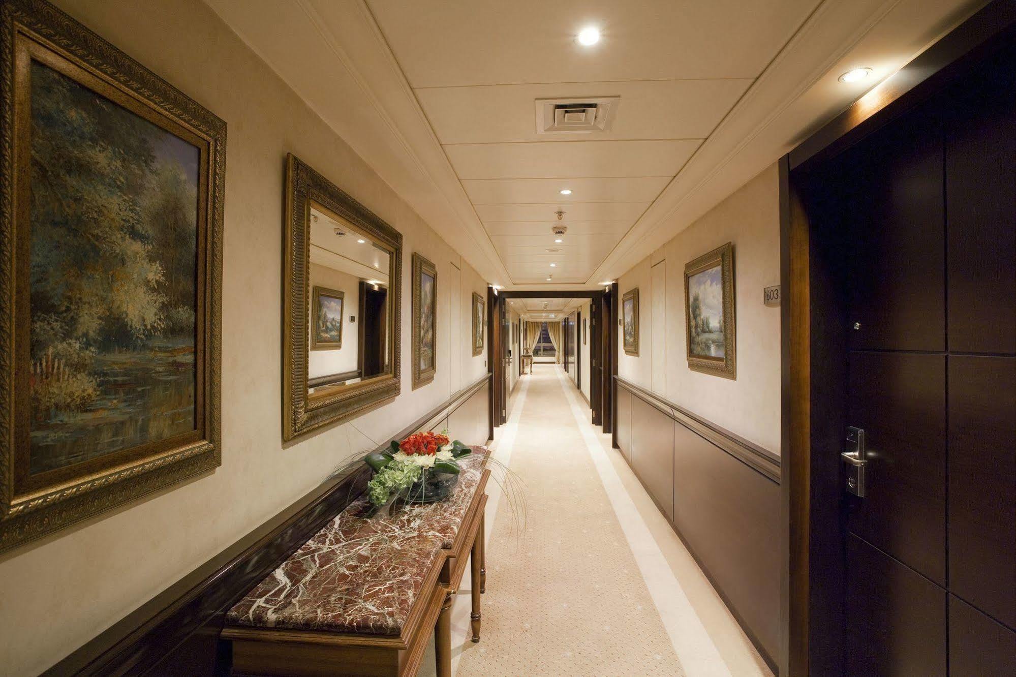Ramada Plaza By Wyndham Beirut Raouche Hotel Eksteriør billede
