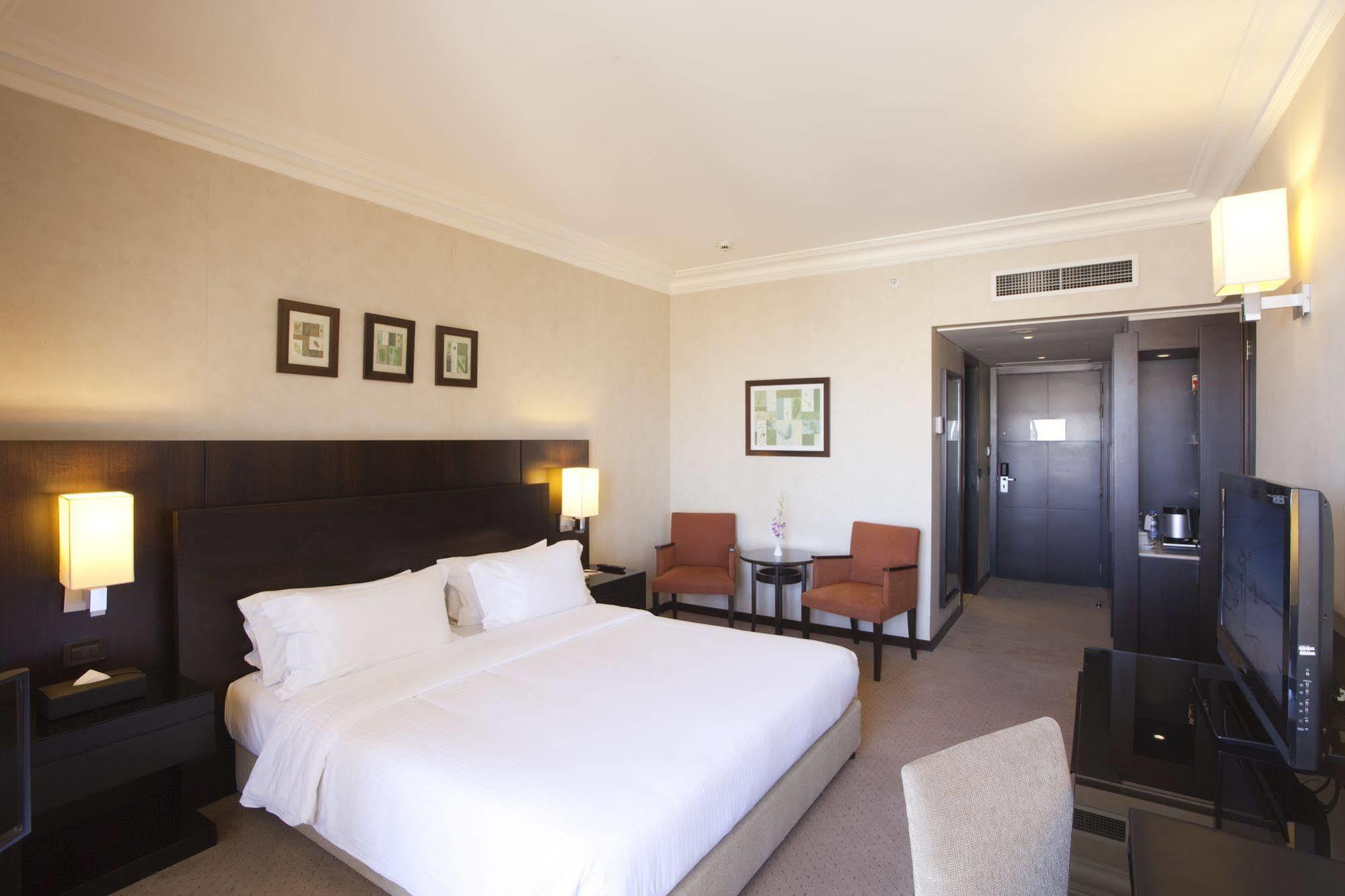 Ramada Plaza By Wyndham Beirut Raouche Hotel Eksteriør billede