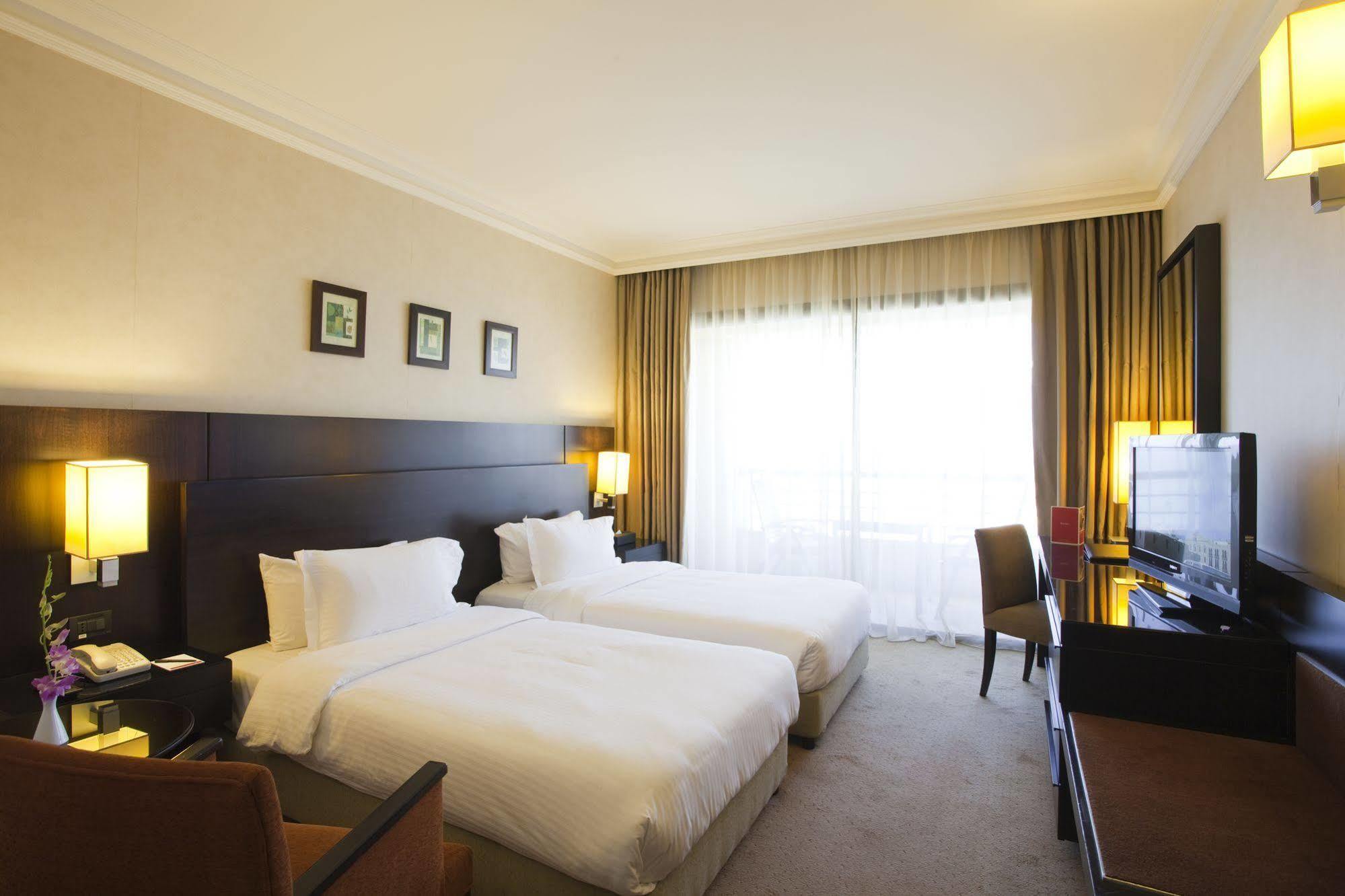 Ramada Plaza By Wyndham Beirut Raouche Hotel Eksteriør billede