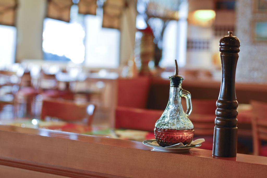 Ramada Plaza By Wyndham Beirut Raouche Hotel Eksteriør billede